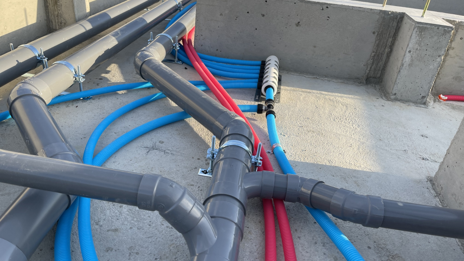 「現場がない…」その不安、ここで解消。案件豊富で“好きなだけ”働ける環境。経験をそのまま収入に。日給15,000円~で賢く稼ぐ配管工バイト。