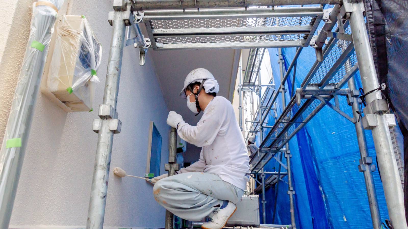 安定も、成長も、やりがいも全部手に入る。共栄なら未経験からでも塗装工事・防水工事のプロを目指せる!資格取得支援や高額手当で頑張りをしっかり評価。家族を支えながら自分のペースでスキルアップできる環境です。月収28万円以上も目指せるので稼ぎたい方にピッタリ!