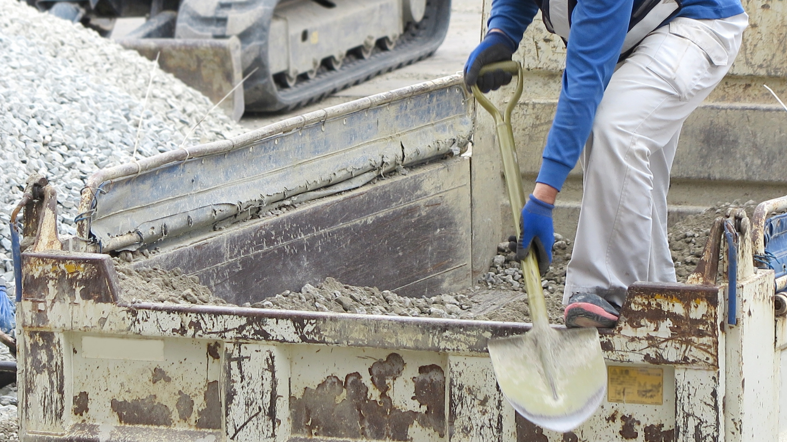 新築や改修工事現場の管工事施工管理スタッフ
