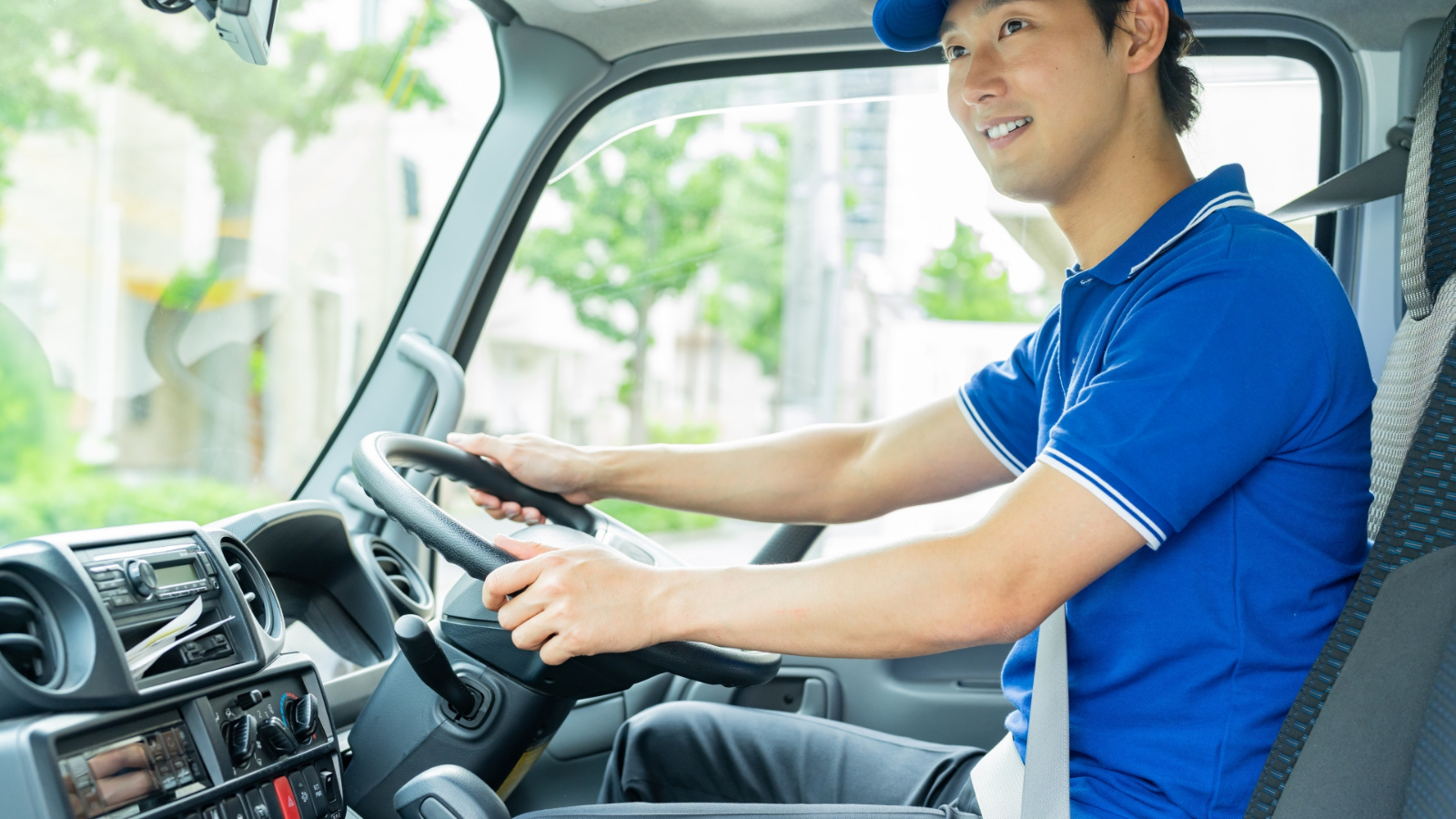 週5勤務・フルタイム 荷物運びスタッフ【週払い可】