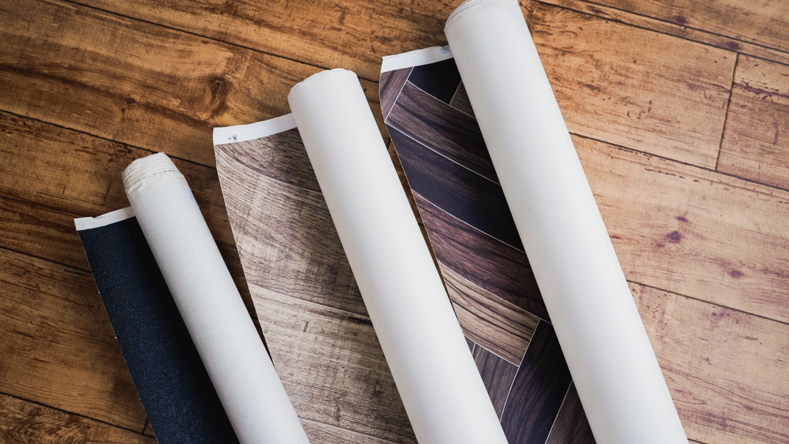 当社は大手メーカーや賃貸物件の電気工事・水道設備工事・リフォーム・ルームクリーニング等のクロス貼り作業をお任せします!