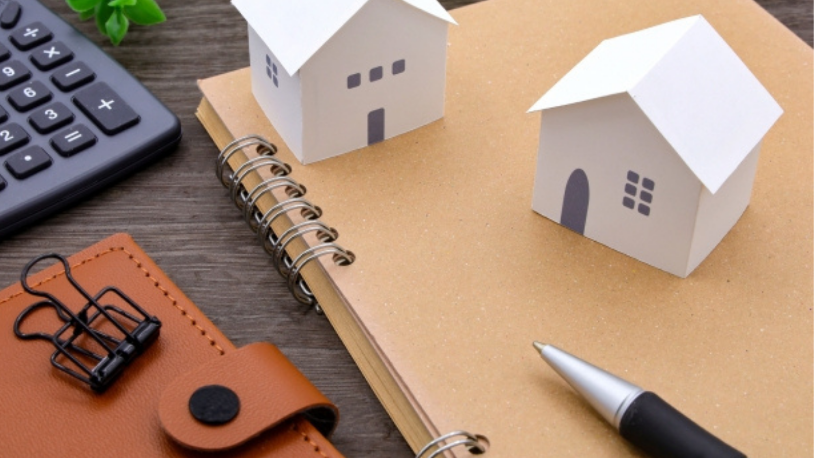 株式会社高匠では事業拡大のため、一緒に働くスタッフを募集しています。研修制度や資格取得のサポートも充実しているため、未経験の方でも安心して働くことができます！学歴不問・未経験の方でも大歓迎です！