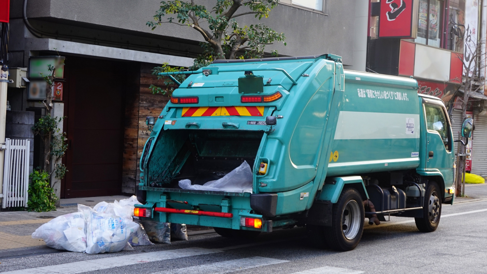 【難しい作業は特にありません！】運転が好きな方、身体を動かして働きたい方にピッタリ！担当が付き添い、まずは研修から始...